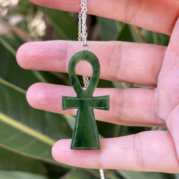 Carved natural nephrite jade Ankh silver plated pendant and chain - Picture 3 of 8